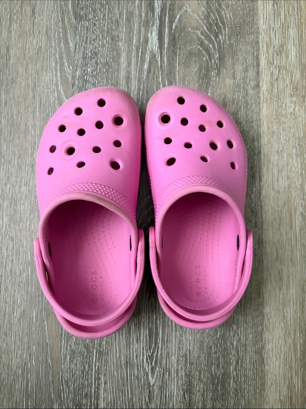 CROCS Kids Classic Clog in Bright Pink